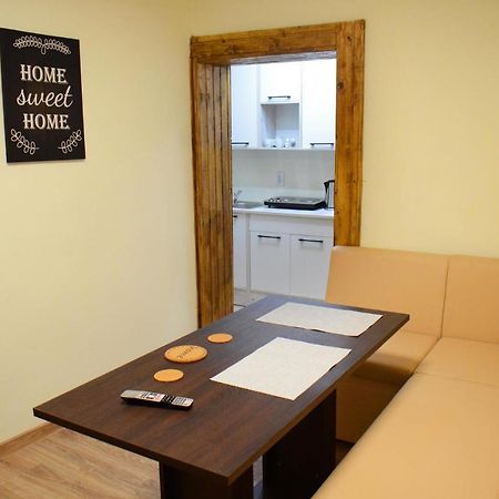 Private Apartment In The City Centre. 오라데아 외부 사진