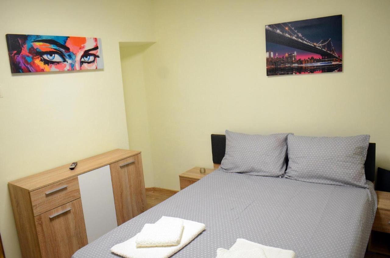 Private Apartment In The City Centre. 오라데아 외부 사진