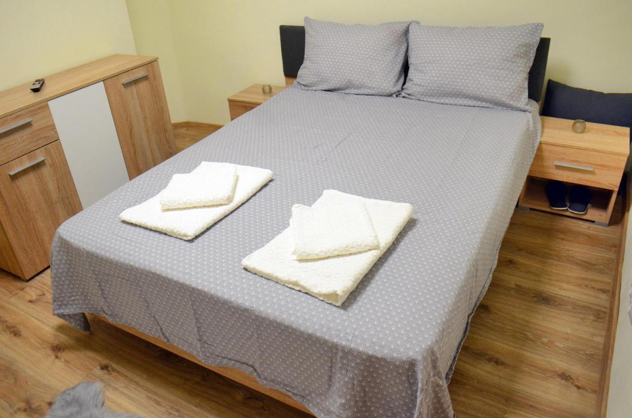 Private Apartment In The City Centre. 오라데아 외부 사진