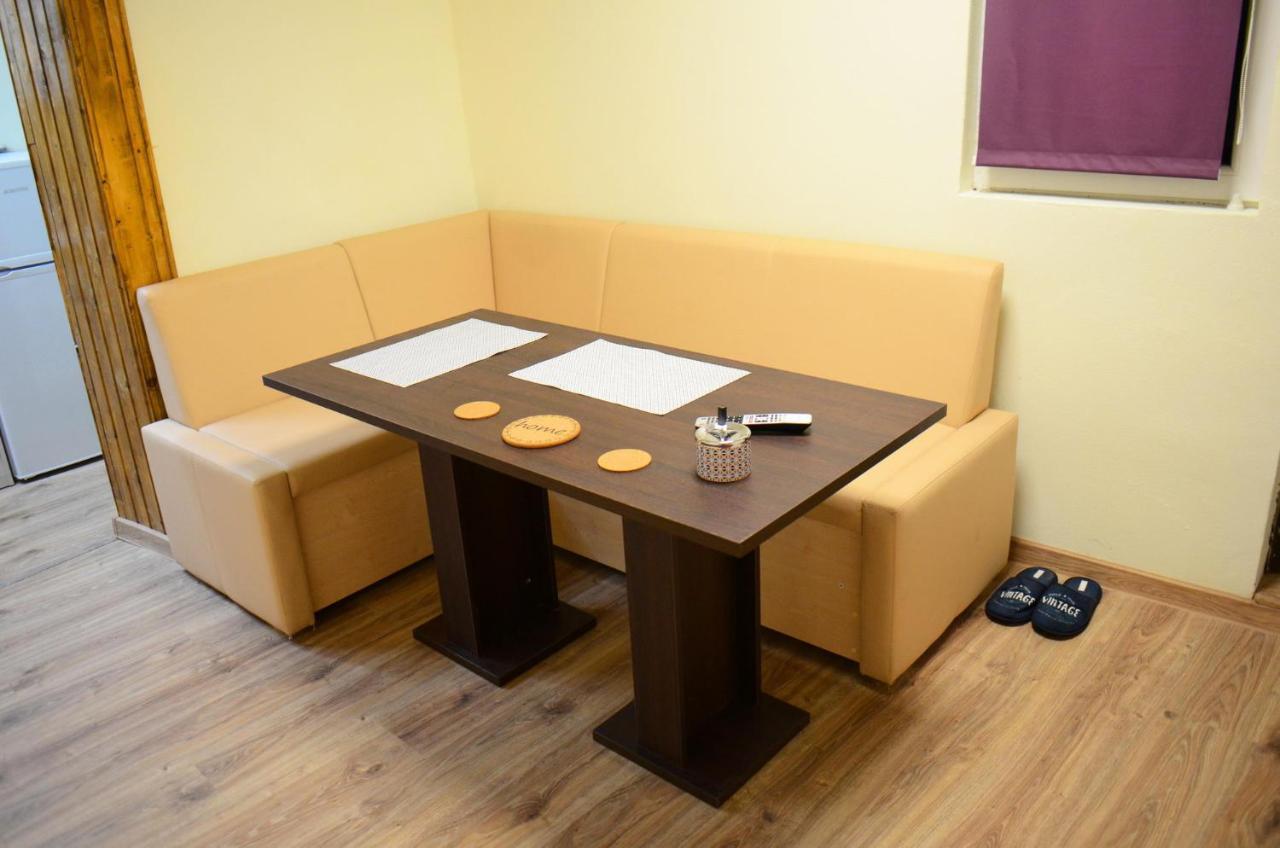 Private Apartment In The City Centre. 오라데아 외부 사진