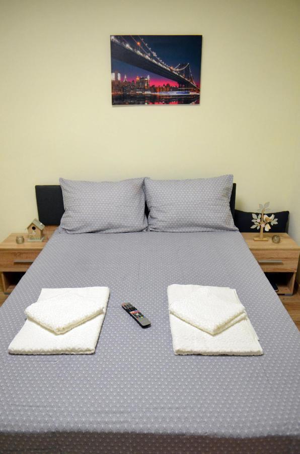 Private Apartment In The City Centre. 오라데아 외부 사진