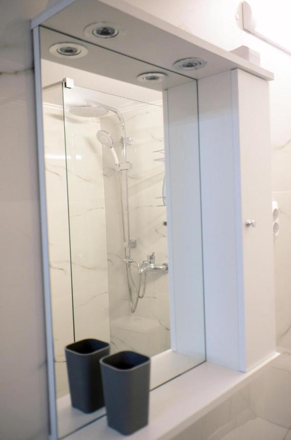 Private Apartment In The City Centre. 오라데아 외부 사진