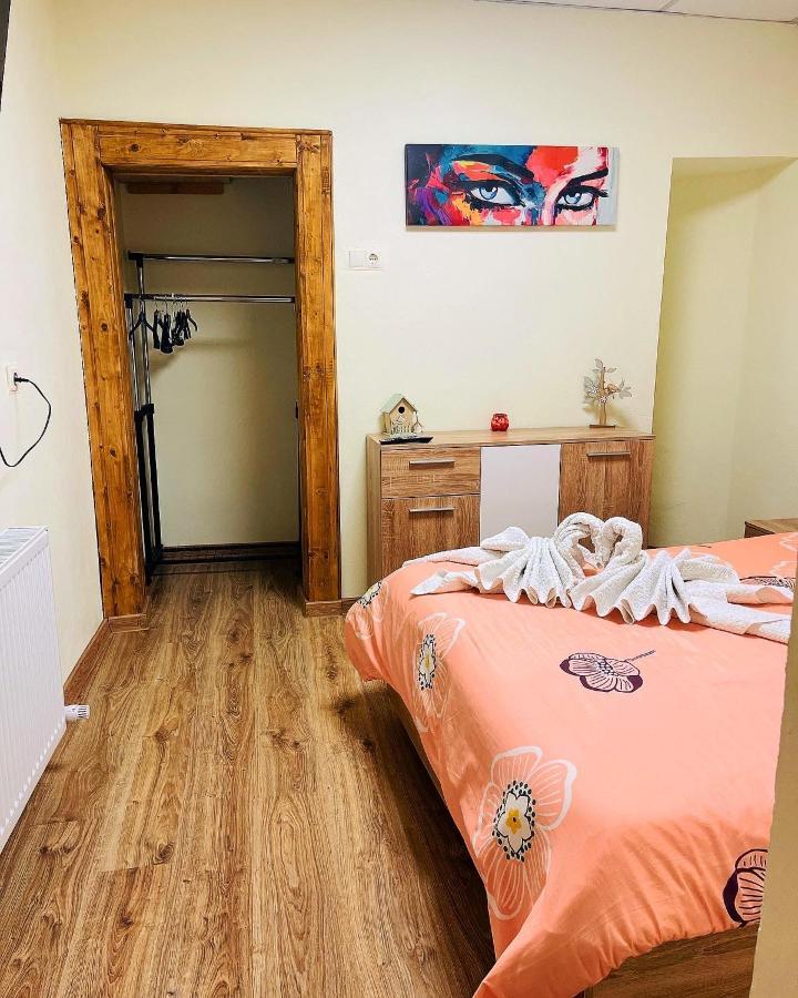 Private Apartment In The City Centre. 오라데아 외부 사진